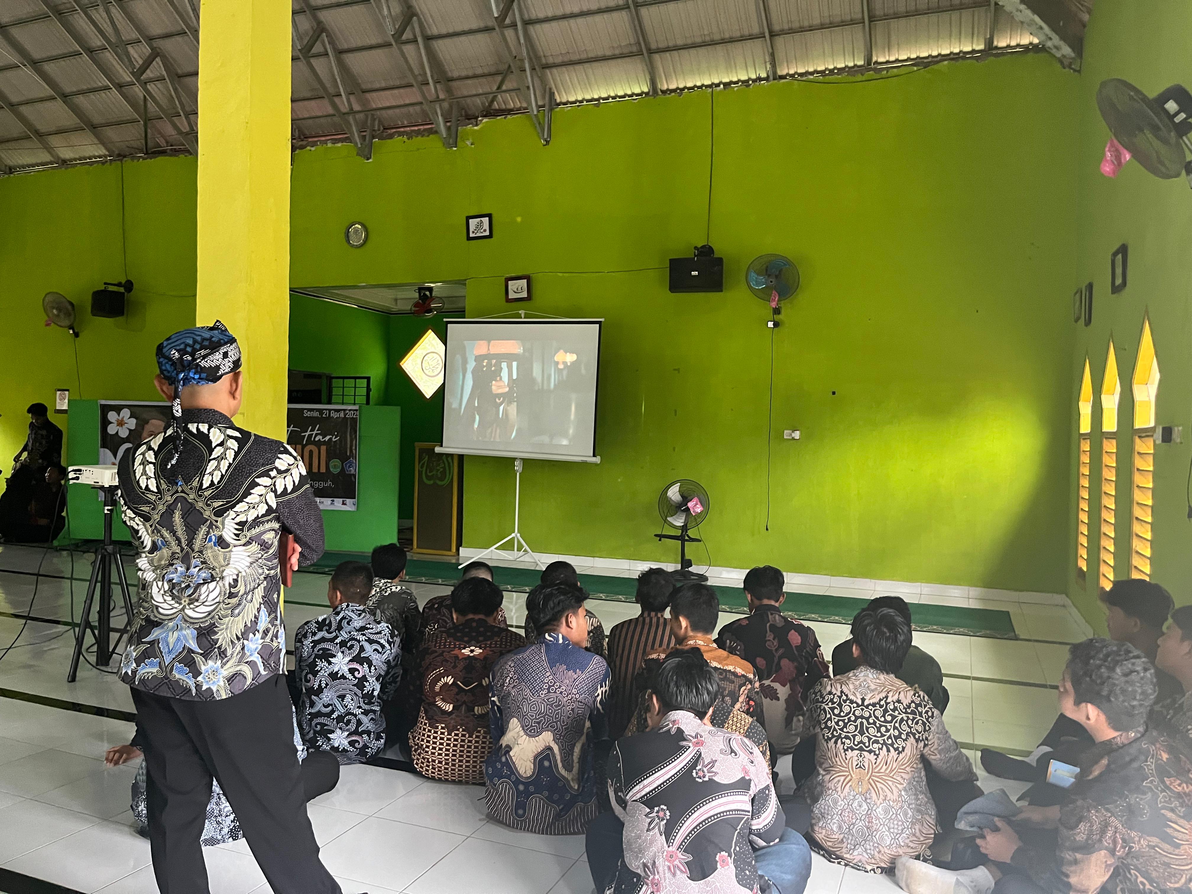 APEL PAGI MEMPERINGATI HARI KARTINI, SANG EMANSIPASI WANITA